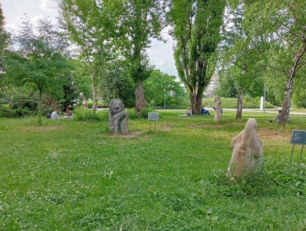 Скульптуры в Музеоне